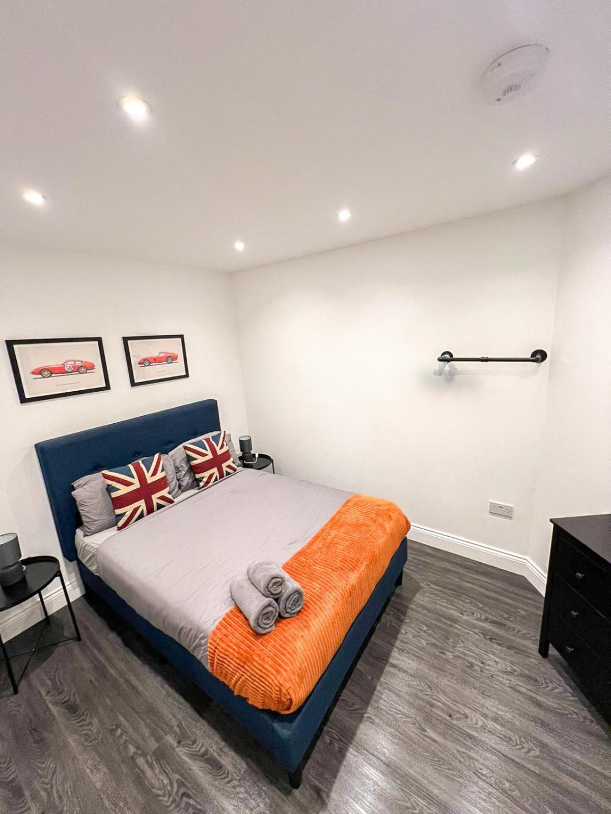 1-Bedroom Apartments In Shoreditch, Old Street, Hoxton London Exterior photo
